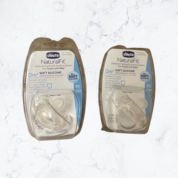 Chicco NaturalFit Orthodontic Pacifier set of 2 - Picture 1 of 2